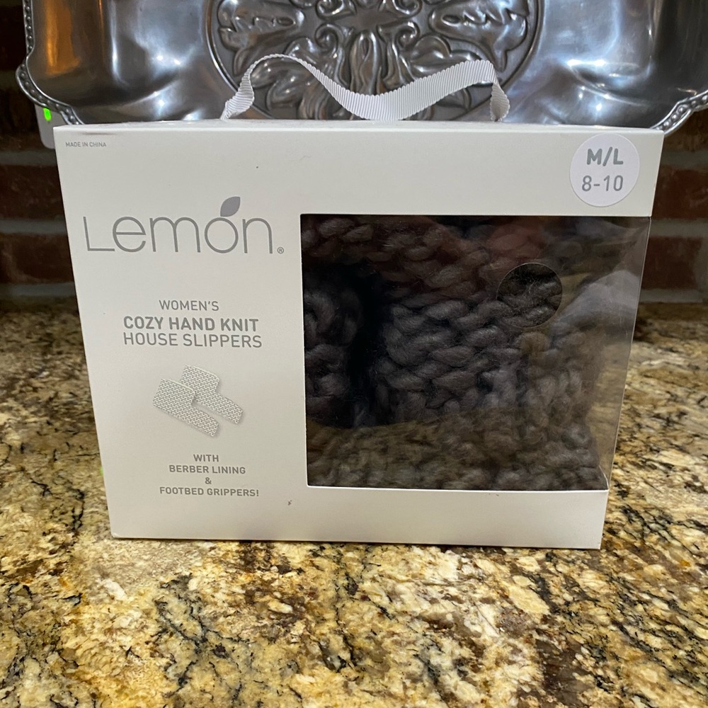 Brand new LEMON womens hand knit slippers with  berber lining M/L (8-10)